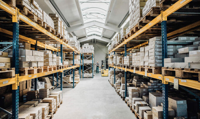 Druckerei Lager mit Hochregal