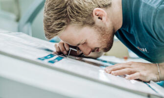 Offestdrucker an Druckmaschine