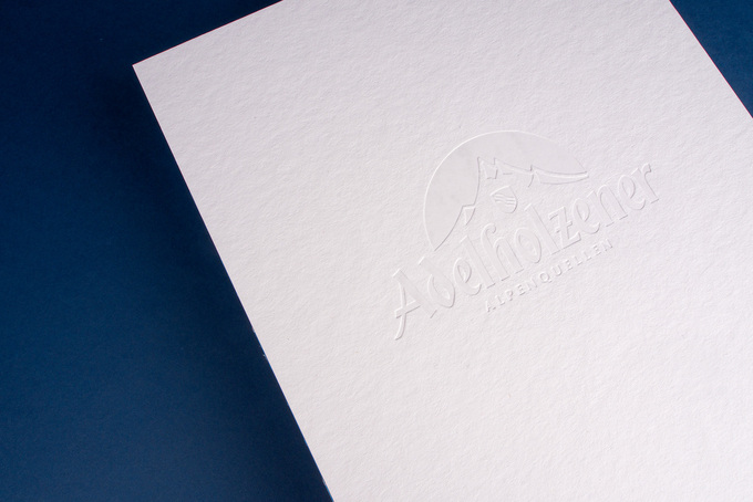 Blindprägung auf offener Fadenheftung