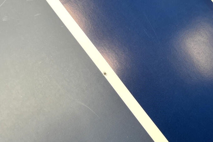 Vergleich Druckbogen mit matter Cellophanierung