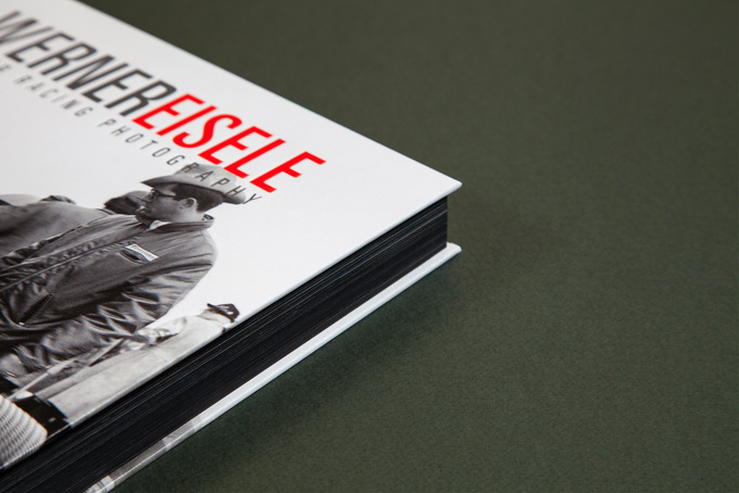 Hardvoer mit Farbschnitt und UV-Lack