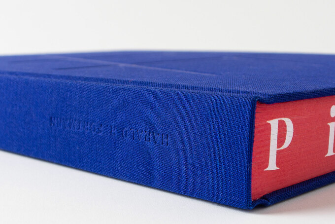 Motivfarbschnitt seitlich an einem Buch