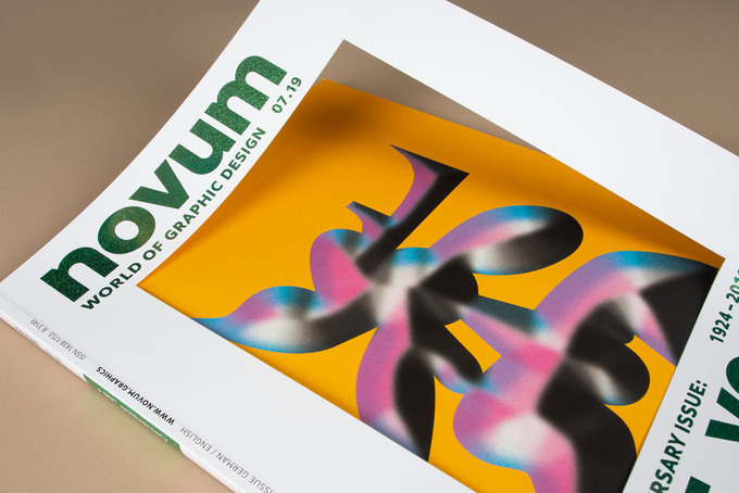 Beispiel einer Stanzung am Cover auf Papier