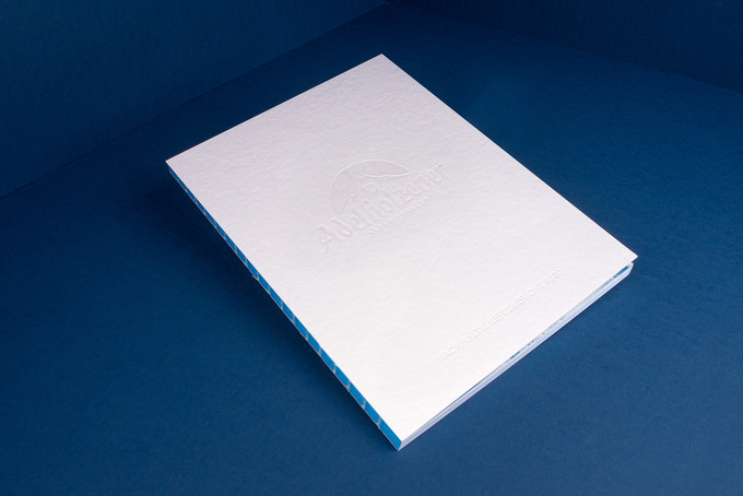 Steifbroschur mit Prägung