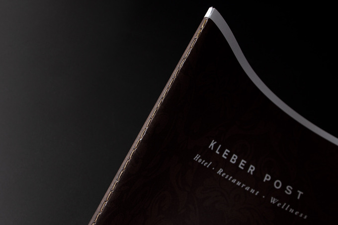 Steppstichheftung mit goldenem Faden