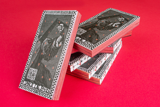 Farbschnitt in rot bei einer Broschüre