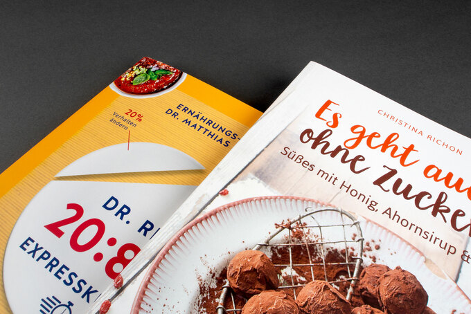 Kochbuch als Fadenheftung mit Klappumschlag