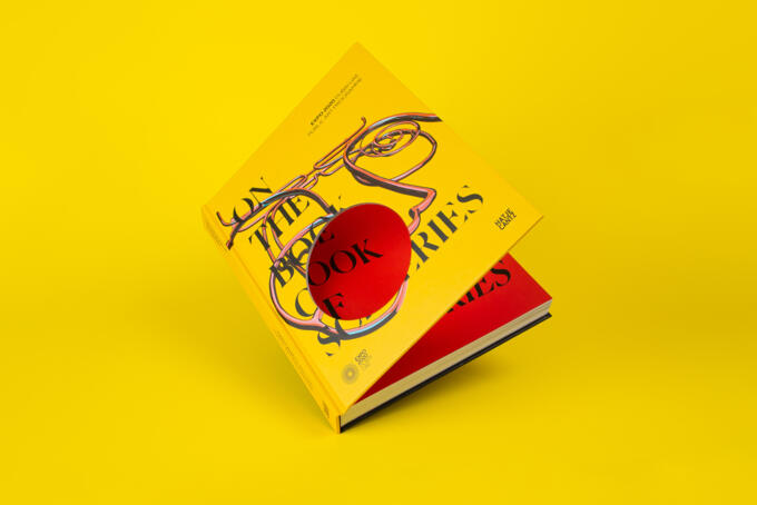 Hardcoverbuch mit Titelstanzung