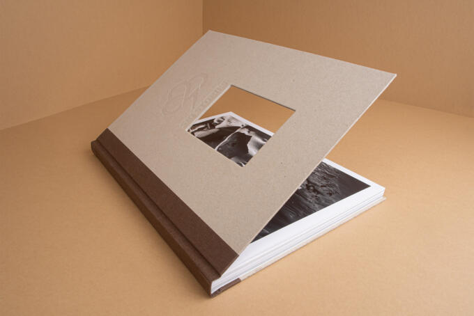 Graupappe mit Stanzung